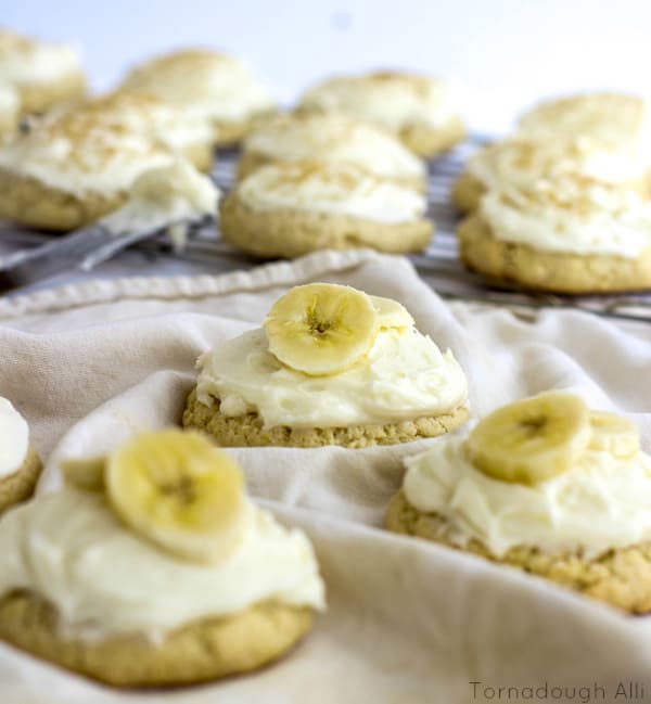 Banana Cream Lofthouse Style Cookies topped with bananas