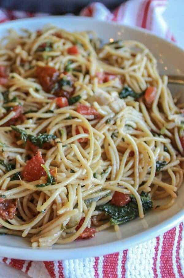 pasta with chicken and spinach and tomatoes