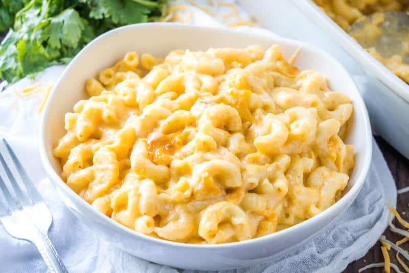 Easy Homemade Baked Mac and Cheese