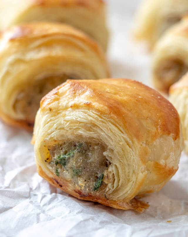 SAUSAGE ROLLS1 2