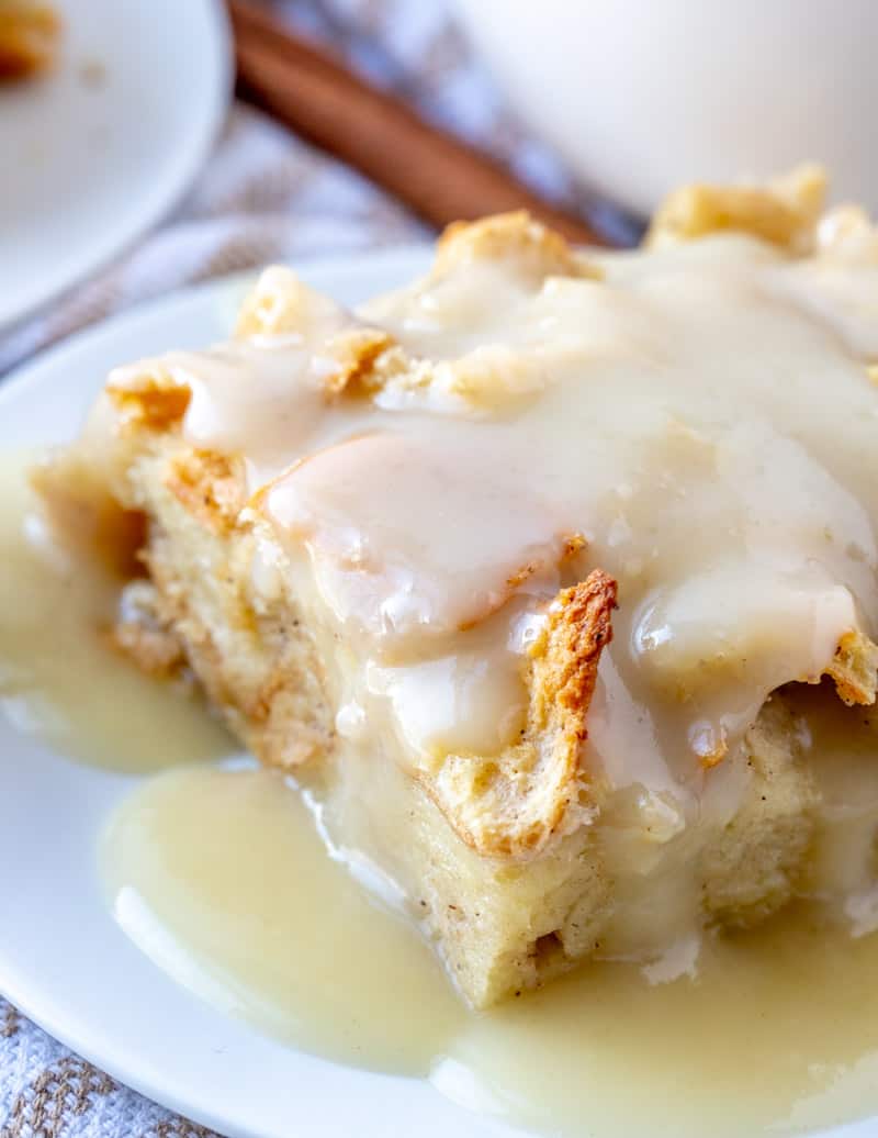 close up picture of bread pudding