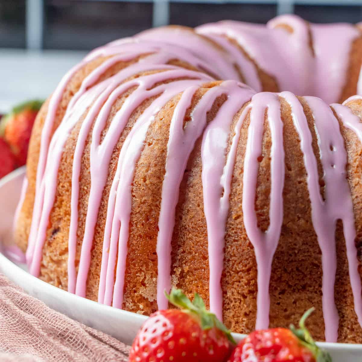 Cake strawberry pound STRAWBERRY POUND