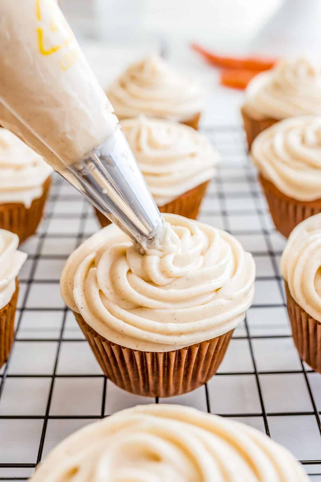 https://tornadoughalli.com/wp-content/uploads/2021/03/CARROT-CAKE-CUPCAKES1-1.jpg