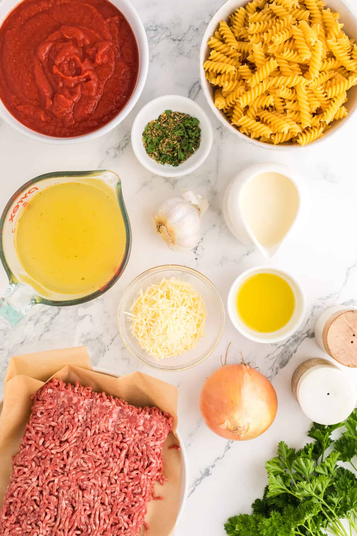 Ingredients needed to make Creamy Ground Beef Pasta.