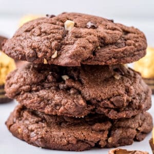 Close up of three stacked cookies.