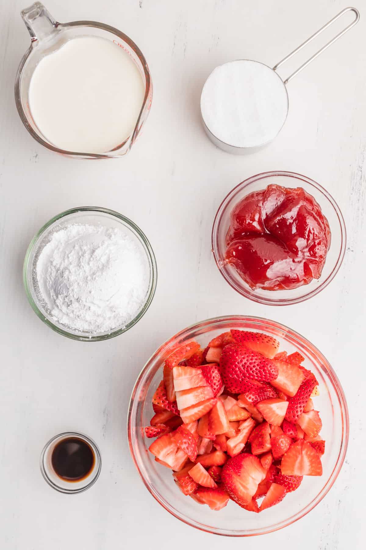 Ingredients needed to make Strawberry Mousse.