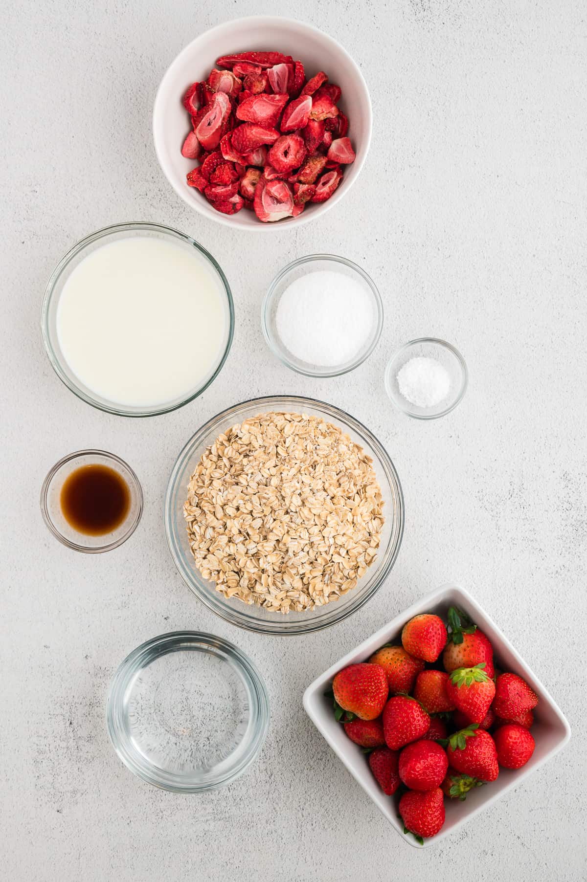 Ingredients need to make Strawberry Oatmeal.
