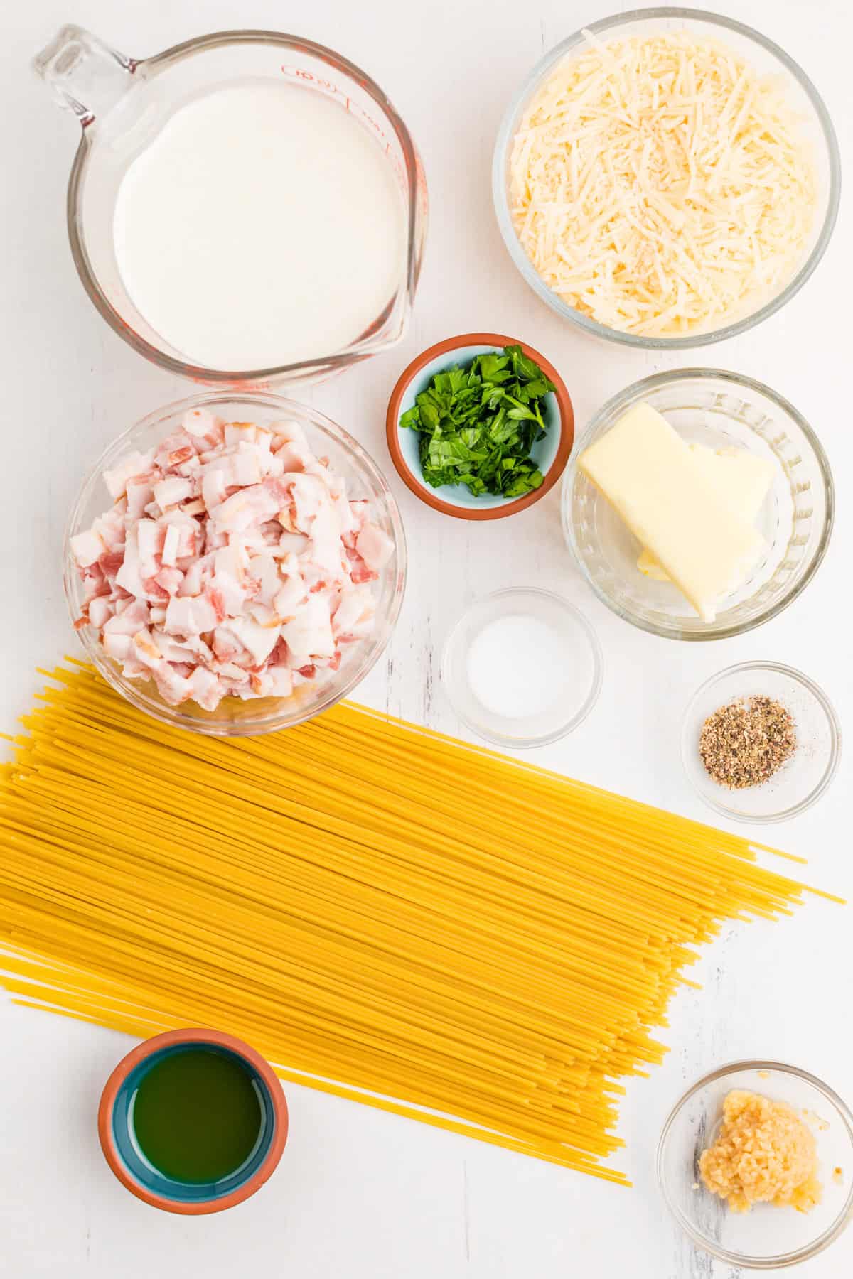 Ingredients needed to make Bacon Pasta.