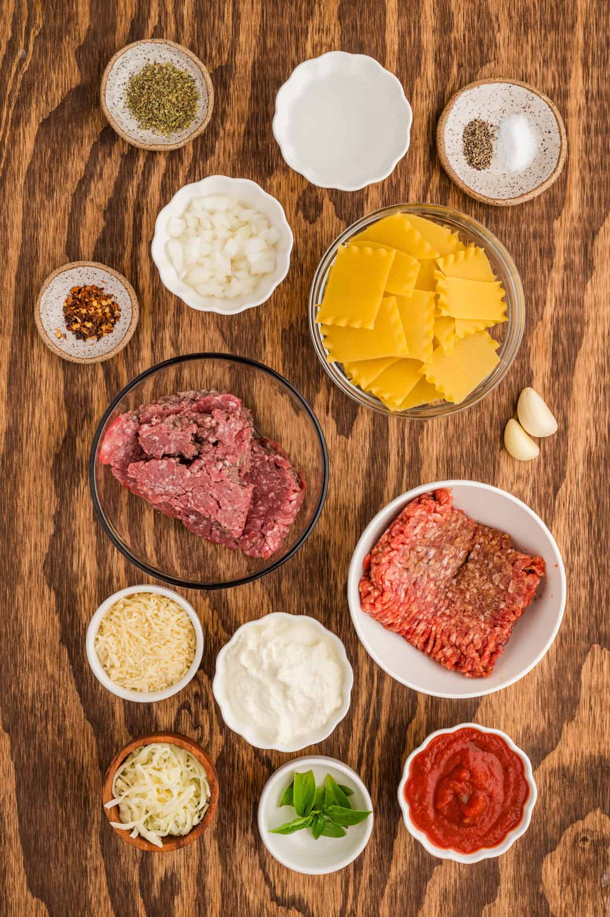 Ingredients needed to make Skillet Lasagna.