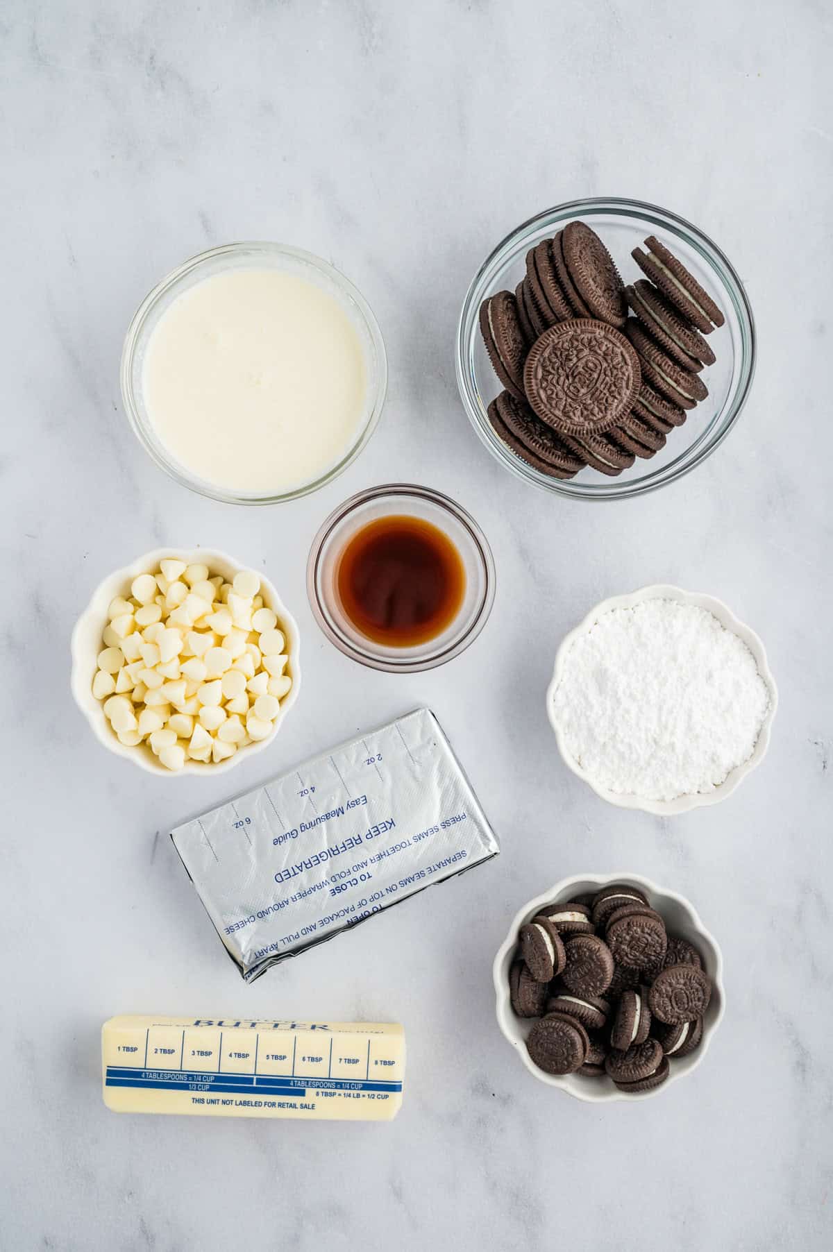 Ingredients needed to make a No Bake Oreo Cheesecake.